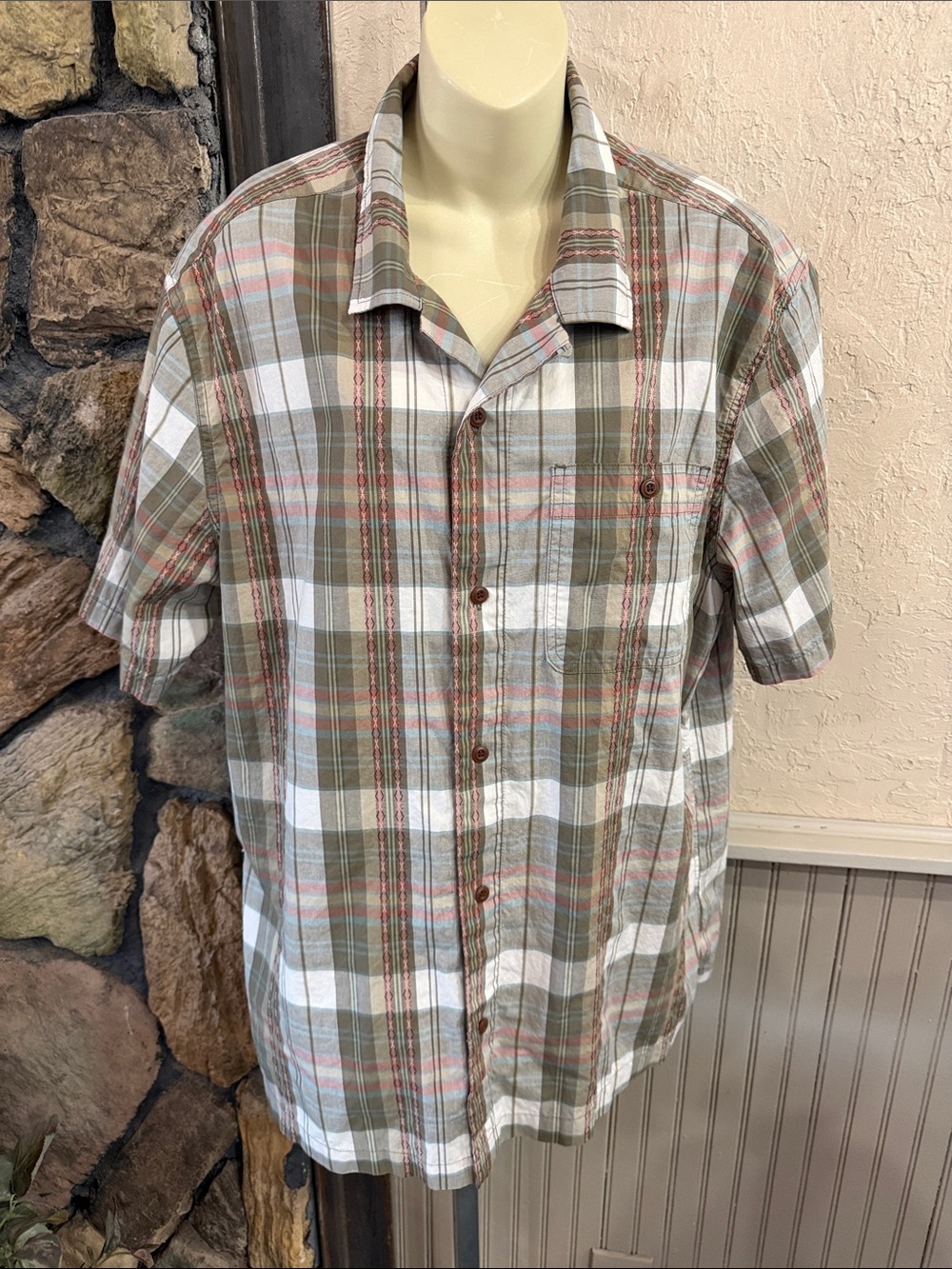FRYE AND CO. Olive, White & Pink Plaid Short-Sleeve Button-Down Shirt